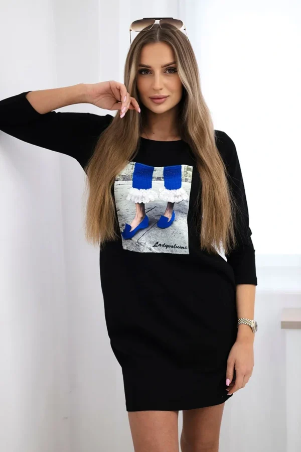 Sukienka z grafiką 3D z cyrkoniami