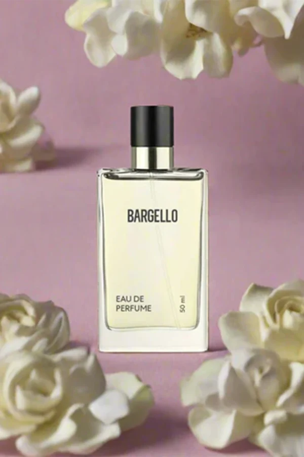 Perfumy damskie 215 o kwiatowym zapachu z gruszką i nutą wanilii 50 ml